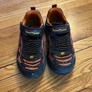 Sketchers thermo quake youth size 2 sneakers